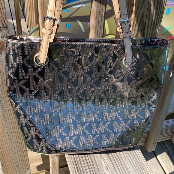 Michael Kors Handbags - Michael Kors metallic big tote